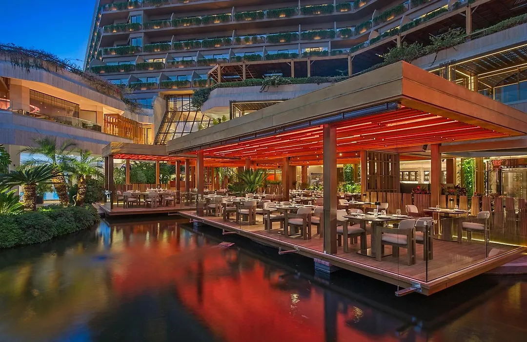 Four Seasons Hotel-1